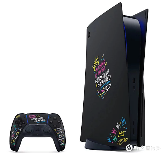 勒布朗·詹姆斯晒出PS5定制配色主机和游戏手柄，同款产品7月27日海外开售