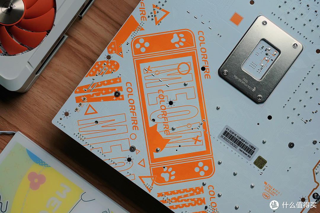 到站秀：七彩虹 COLORFIRE 橘影橙 B760M 主板+RTX 4060 显卡丨打造萌宠主题装机方案