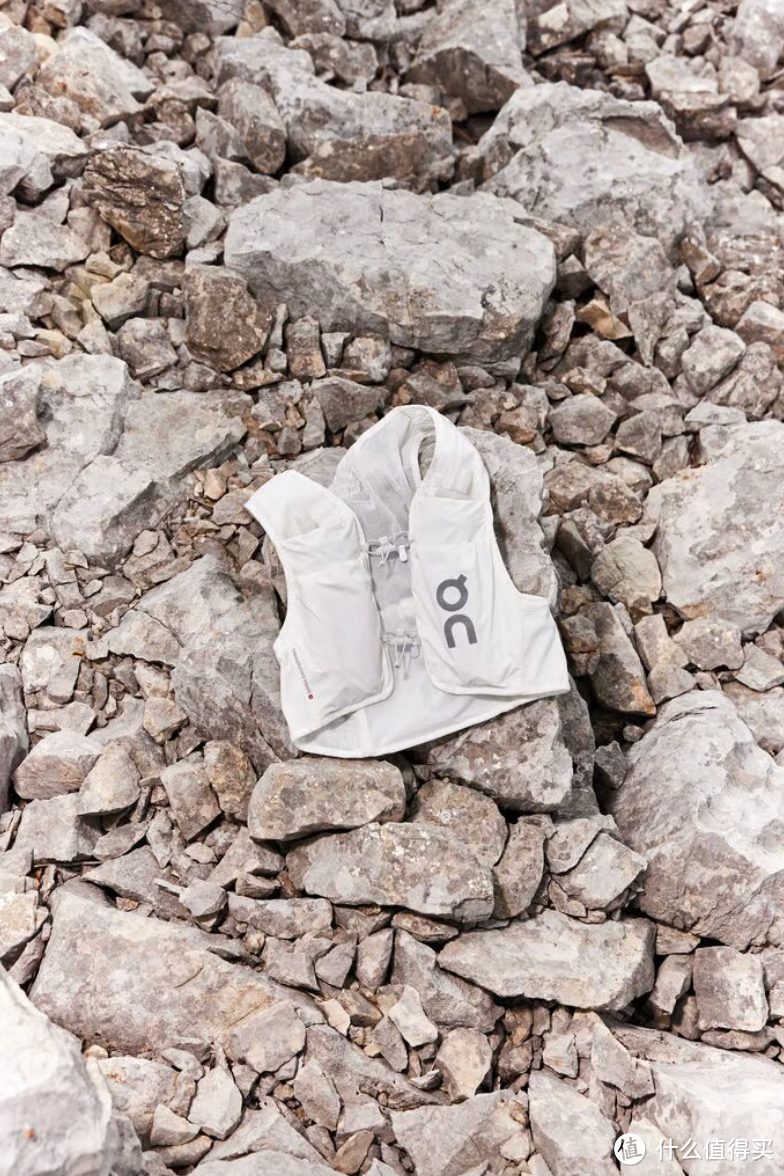 越野跑热潮升温，昂跑发售首款越野跑背心——Ultra Vest