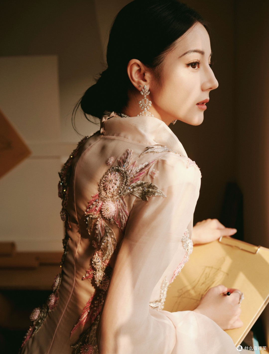 娜扎秒了奚梦瑶湿发尽显超模表现力vogue时尚之夜明星造型盘点