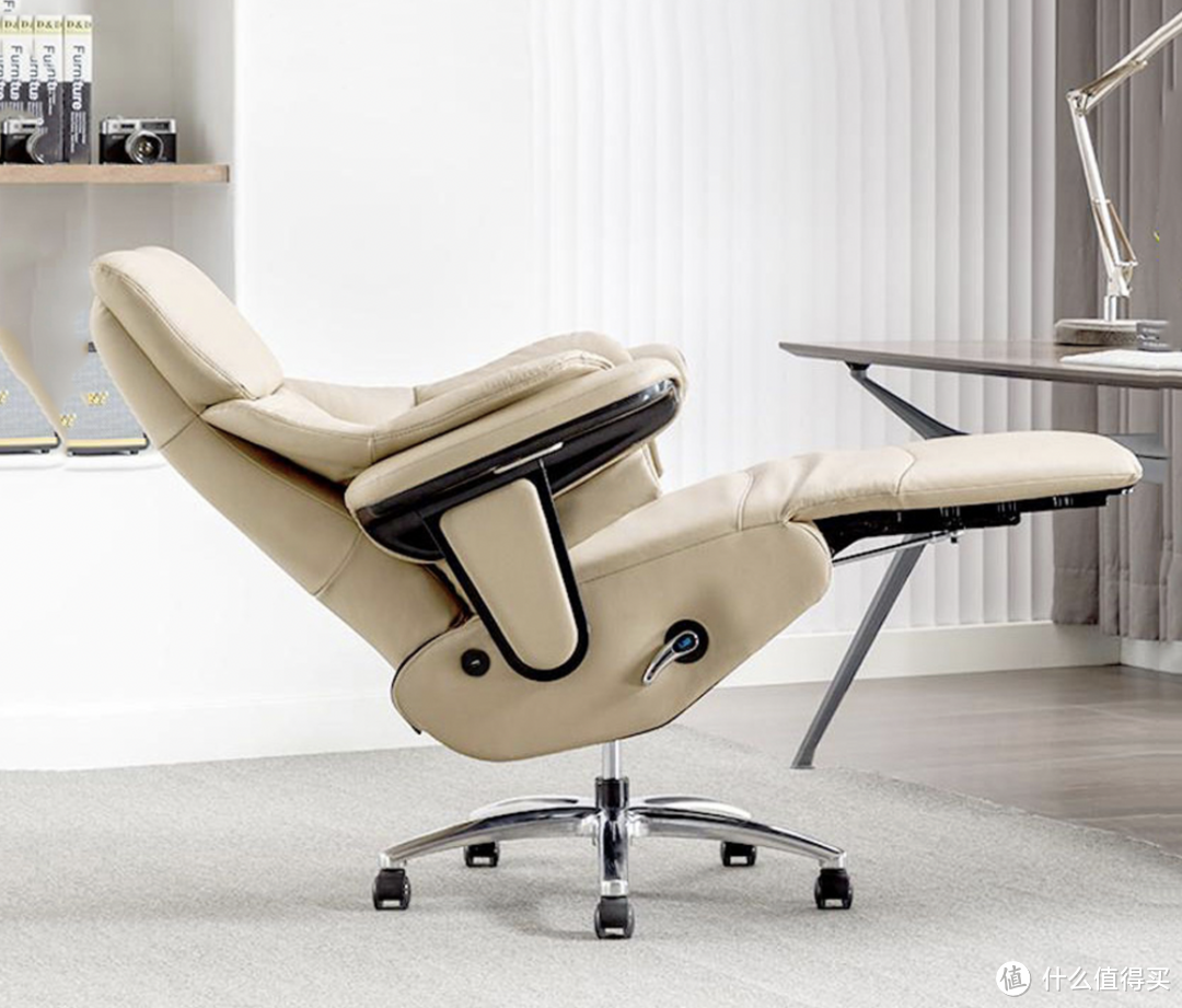 永艺上新智能办公椅，澳洲进口牛皮+零重力专利+腰部气囊按摩，支持大角度后仰