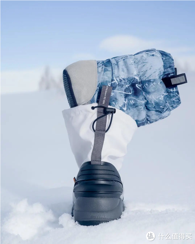 NEW BALANCE  X SNOW PEAK 第五次合作鞋款。
