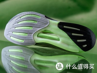 Adidas重新定义舒适度标准，SUPERNOVA系列创新DREAMSTRIKE+中底科技！