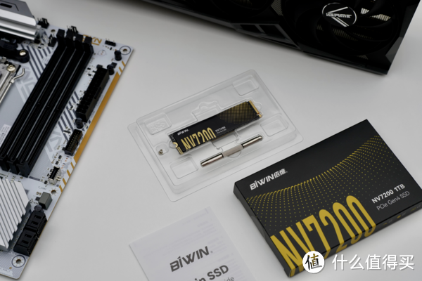 内行评测：自带石墨烯散热贴 | 佰维NV7200 PCIe 4.0 SSD
