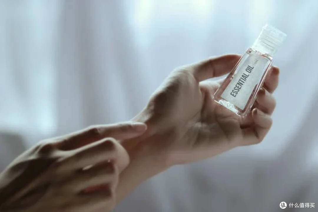 精油的神奇力量：如何通过芳香疗法提升情绪与心理健康