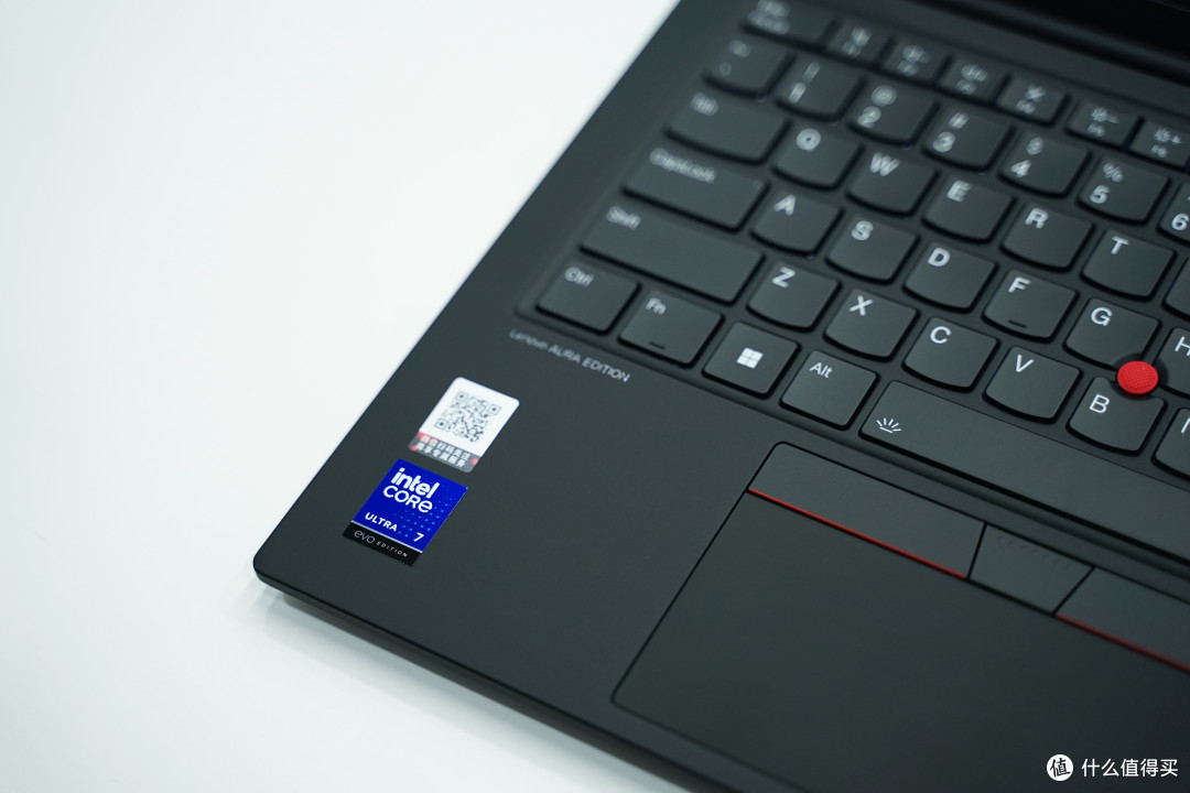 内行评测：换装Lunar Lake处理器，13年经典传承！ThinkPad X1 Carbon Aura AI 2025上手体验