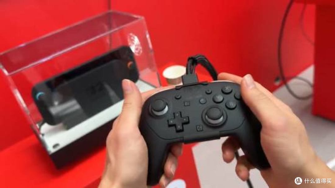 Switch2新款Pro手柄实机曝光！新增背键和C键