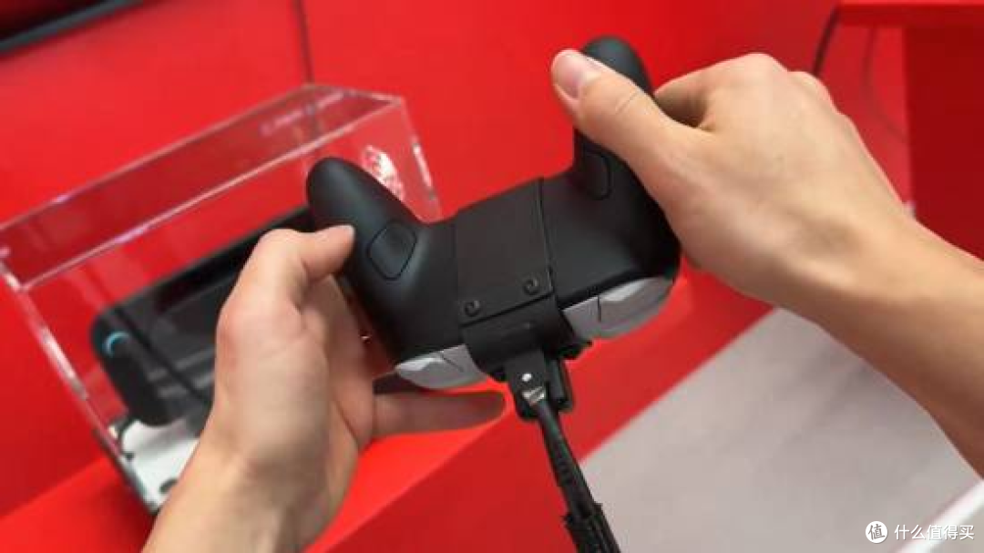 Switch2新款Pro手柄实机曝光！新增背键和C键