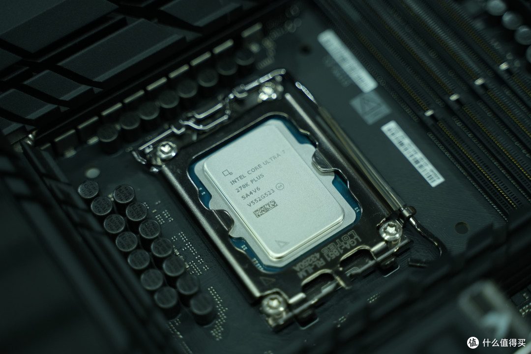 评论有奖、内行评测：加量不加价，主流装机市场的洗牌之作，酷睿 Ultra 270K/250K Plus 首发评测