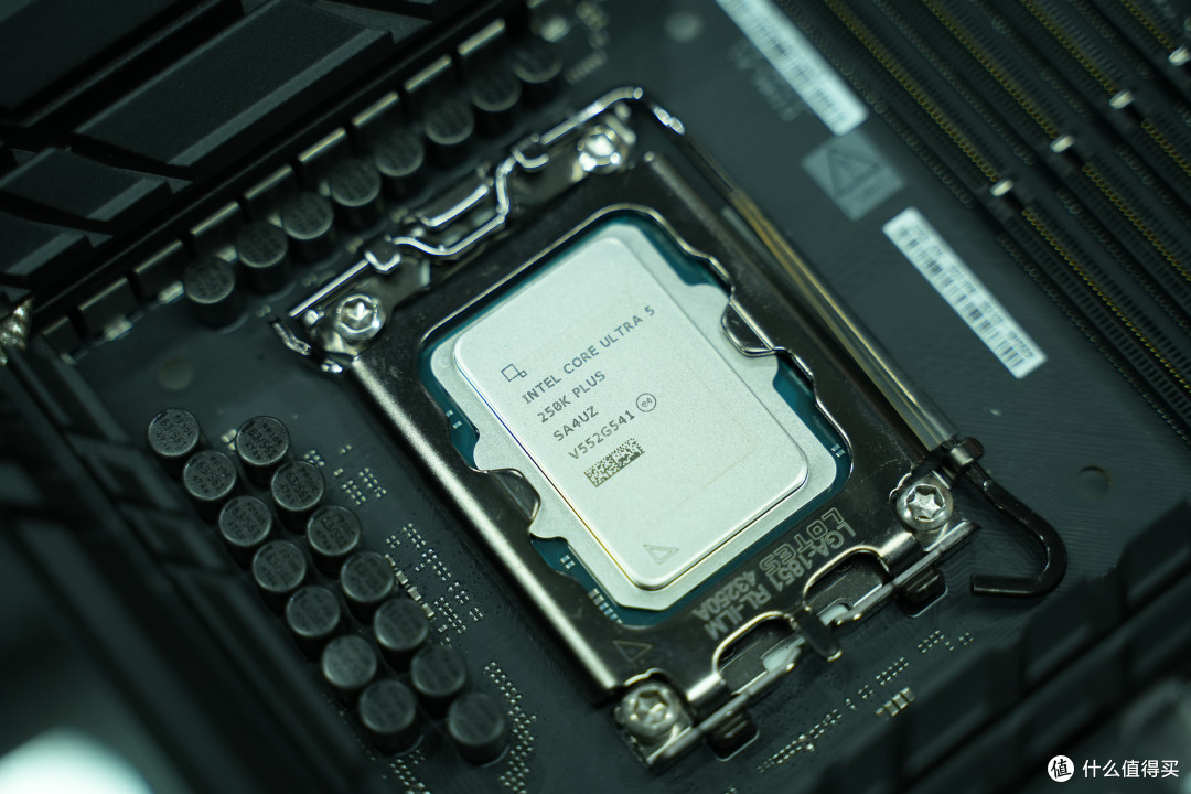 评论有奖、内行评测：加量不加价，主流装机市场的洗牌之作，酷睿 Ultra 270K/250K Plus 首发评测